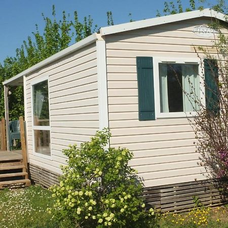 Camping Du Plan D'Eau **** Hotell Saint-Yrieix-sur-Charente Exteriör bild