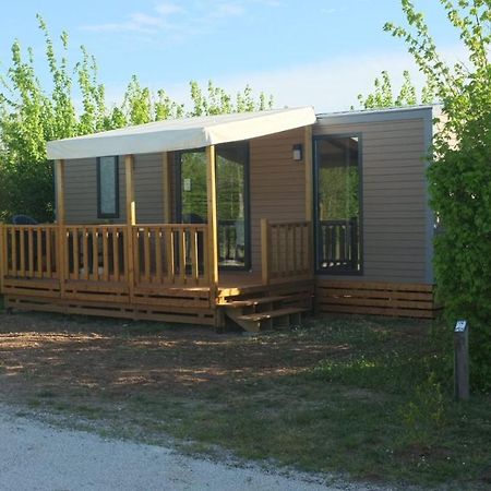 Camping Du Plan D'Eau **** Hotell Saint-Yrieix-sur-Charente Exteriör bild