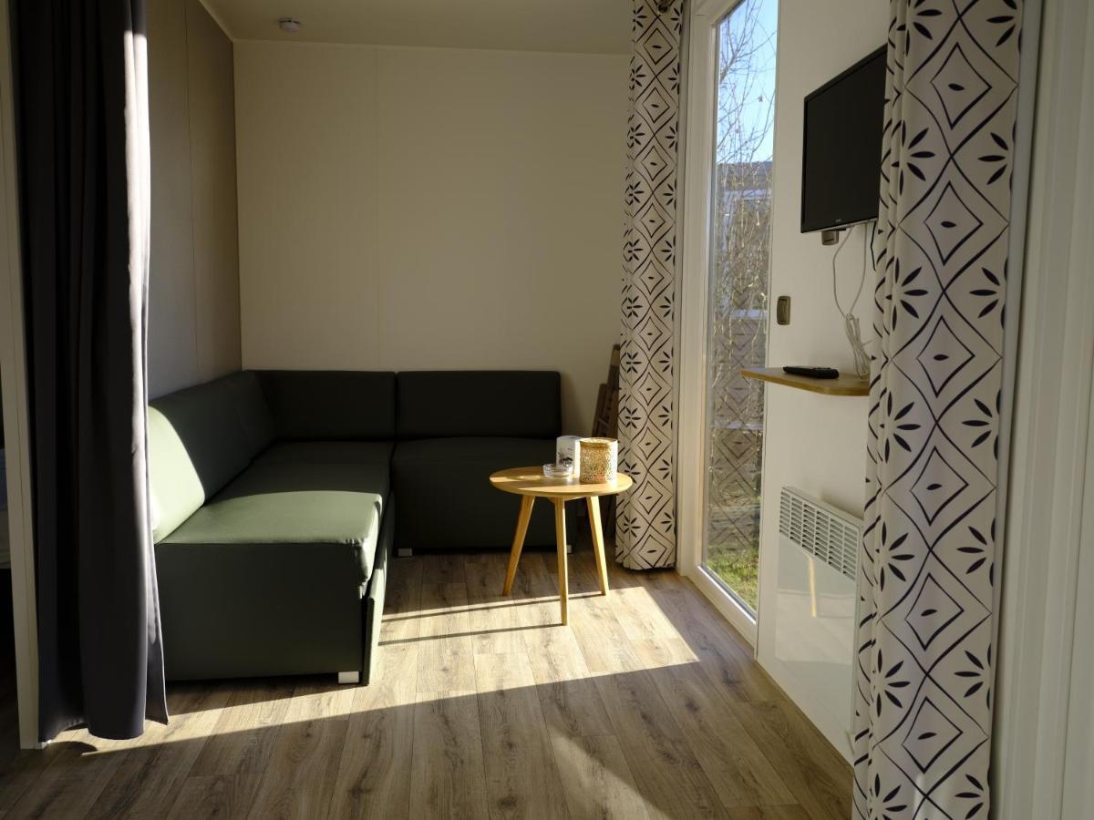 Camping Du Plan D'Eau **** Hotell Saint-Yrieix-sur-Charente Exteriör bild