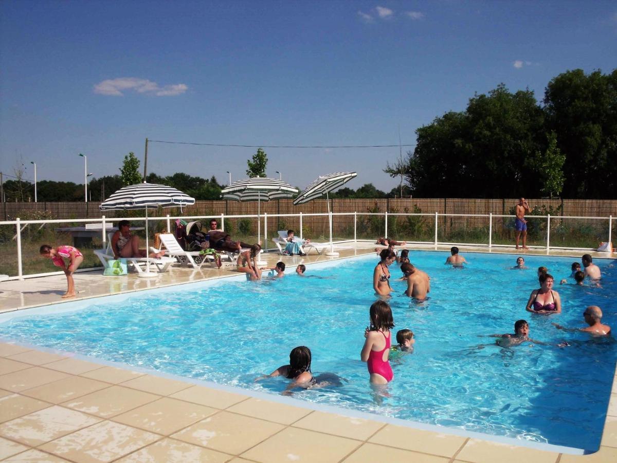 Camping Du Plan D'Eau **** Hotell Saint-Yrieix-sur-Charente Exteriör bild