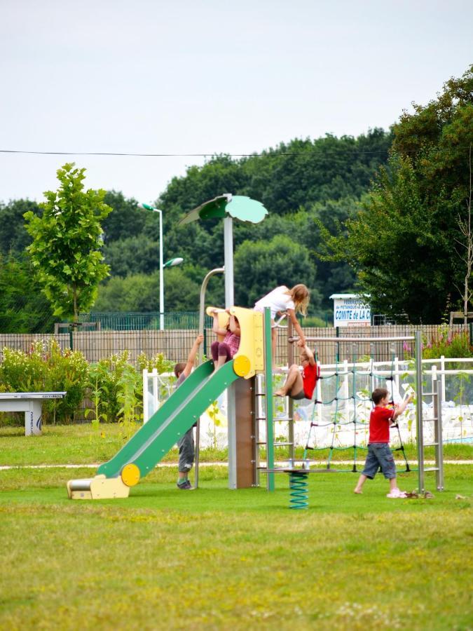 Camping Du Plan D'Eau **** Hotell Saint-Yrieix-sur-Charente Exteriör bild