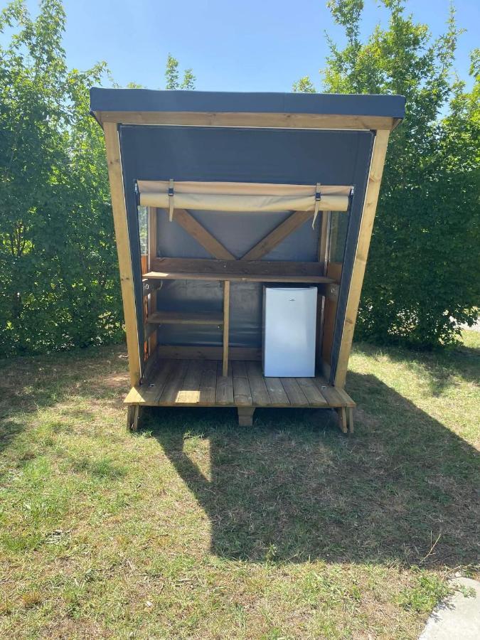 Camping Du Plan D'Eau **** Hotell Saint-Yrieix-sur-Charente Exteriör bild