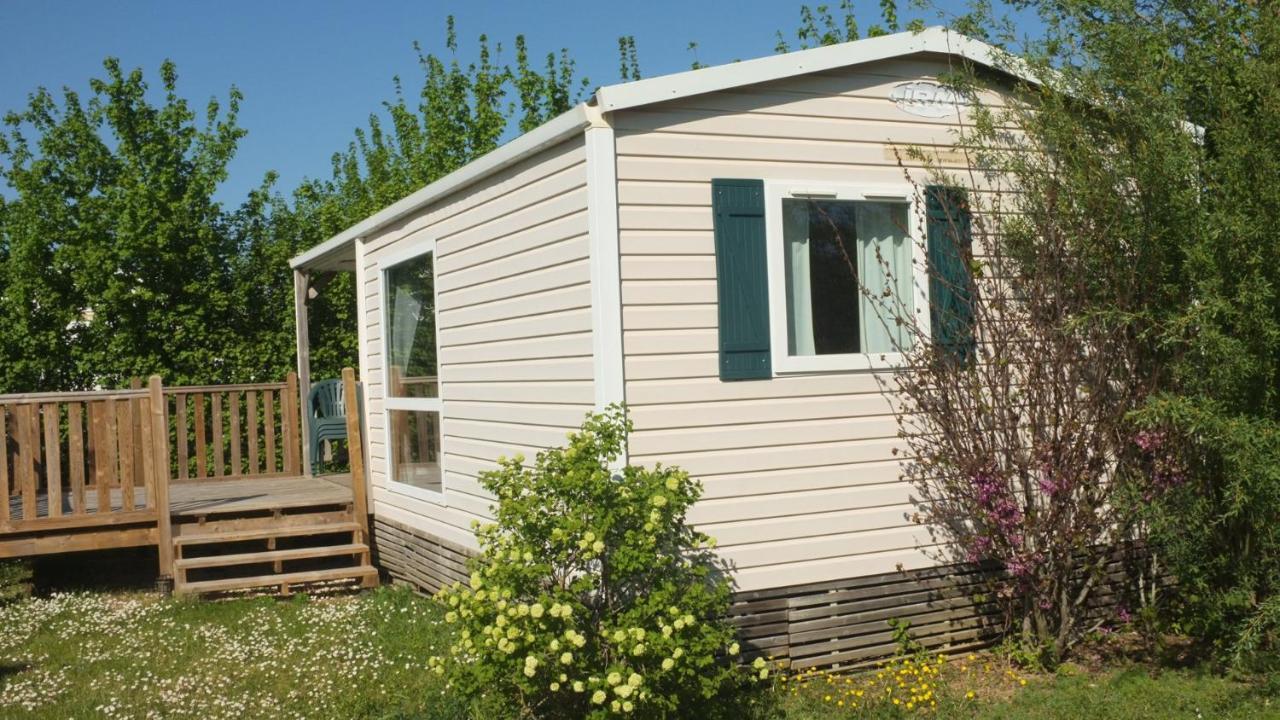 Camping Du Plan D'Eau **** Hotell Saint-Yrieix-sur-Charente Exteriör bild