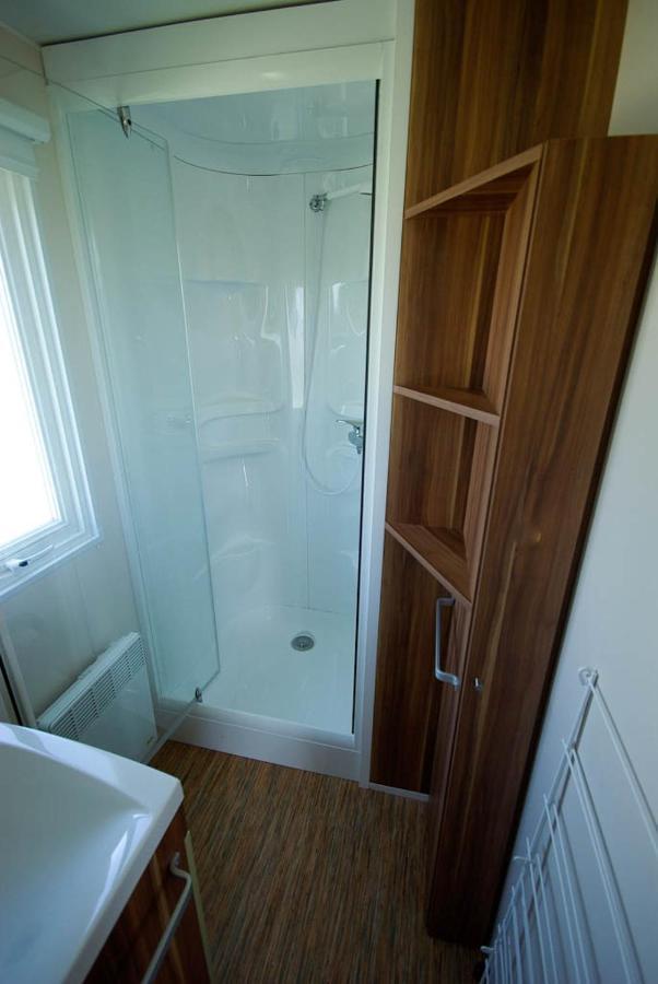 Camping Du Plan D'Eau **** Hotell Saint-Yrieix-sur-Charente Exteriör bild