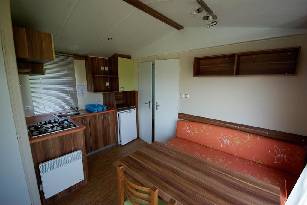 Camping Du Plan D'Eau **** Hotell Saint-Yrieix-sur-Charente Exteriör bild