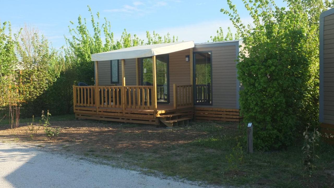 Camping Du Plan D'Eau **** Hotell Saint-Yrieix-sur-Charente Exteriör bild