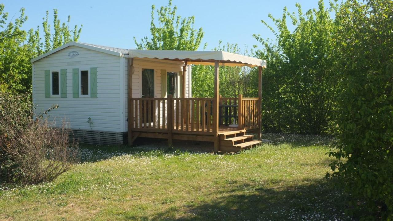 Camping Du Plan D'Eau **** Hotell Saint-Yrieix-sur-Charente Exteriör bild
